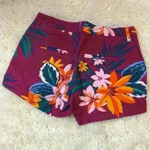 Old Navy Floral Shorts - Picture 2 of 2